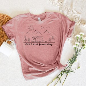 Camping und Hiking T shirt für Wanderlustige und Natur Liebhaber oder als Geschenk für Outdoor Wohnmobil Camper Fans Bild 4