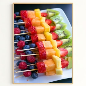 Obstplatte - Bunte frische Obstspieße Fotografie Druck für gesunde Snack-Liebhaber, Perfektes Geschenk für Feinschmecker PF3928