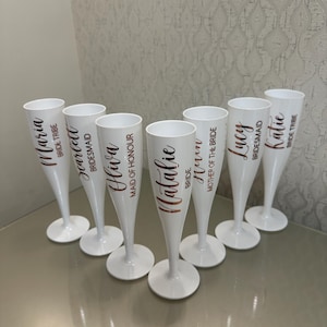 Personalised Champagne Flutes | Bride & Bridesmaid Gifts | Custom Wedding Toasting Glasses | Hen Party Champagne Flute | Bridal Party Gift