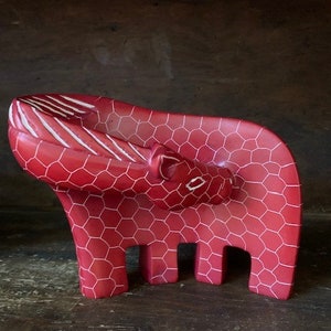 Stor handskuren kenyansk täljsten Zebraröd 28-034