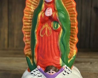 Handmålad keramisk figurin av Vår Fru av Guadalupe 29050