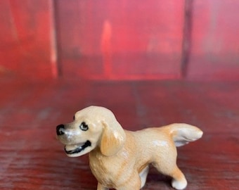 Figura de porcelana en miniatura pintada a mano de un perro golden retriever 28372