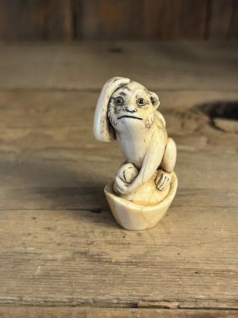 ヴィンテージ 骨彫り 根付 猿と桃の置物 29750 - Etsy 日本