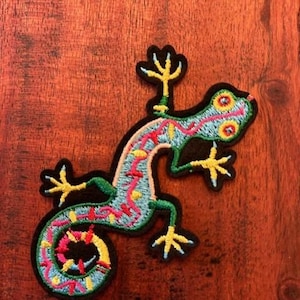 Embroidered Sew-On/Iron-On Gecko Lizard Patch Emblem Applique in Bright Colors 30120