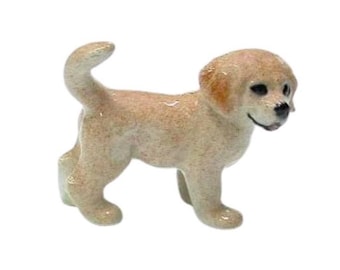 Figura de cachorro de golden retriever en miniatura de porcelana pintada a mano 27112