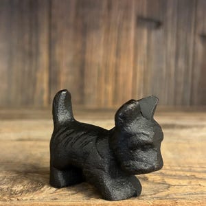 Primitive Style Cast Iron Black Scottish Scottie Terrier Dog Miniature Figurine 30383