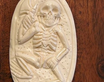 Hand-Carved Bone Pendant of a Happy Day of the Dead Dia de los Muertos Skeleton 29753