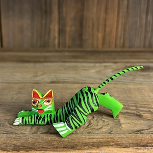 Whimsical Miniature Vintage Oaxacan Alebrije Carved Wooden Cat 30845