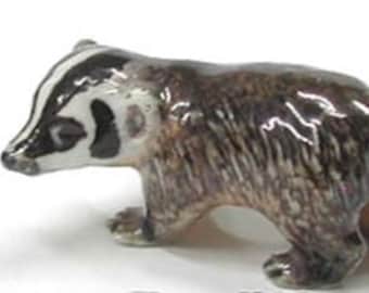Handbemalte Porzellanminiatur Dachs 28748
