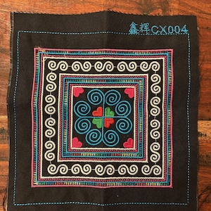 Färgglad broderad textilruta med rullmönster för applikation, quiltning 29286