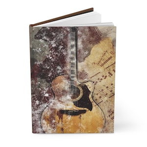 Könnte beinhalten: Eine Vintage-Illustration einer Akustikgitarre mit brauner und schwarzer Lackierung. Die Gitarre ist vor einem Hintergrund aus verblassten Noten und Aquarellspritzer platziert.