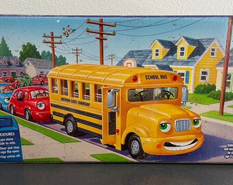 新品カーズ フェイス Sally School Bus Chevron Cars Sally School Bus The Chevron Cars Toy in Box 10