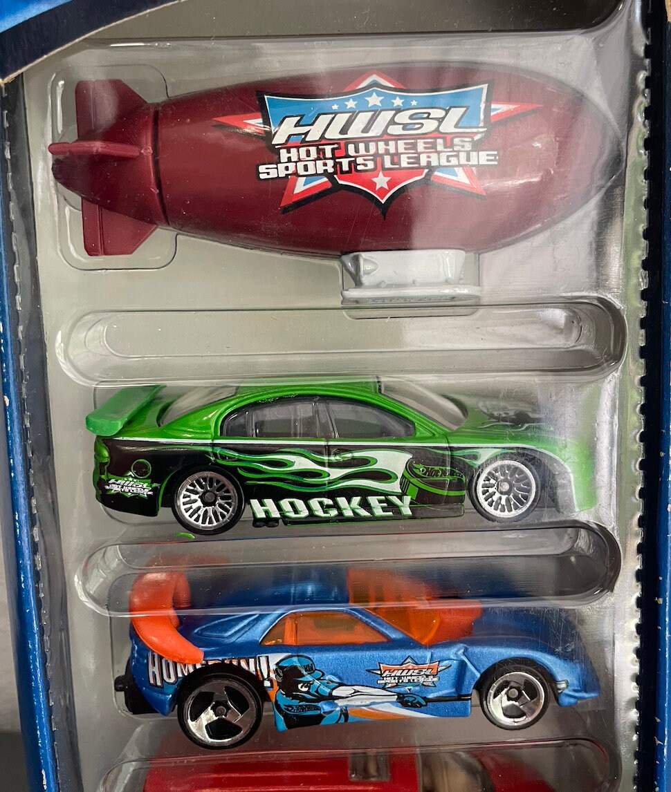 2002 Hot Wheels | 5 Car Gift Pack | Track Set | MATTEL | Die