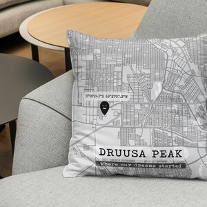 Benutzerdefinierte Karte Dekokissen, Wohndekor, Geschenk für Hausbesitzer, gemütliches Wohnzimmer Accessoire, einzigartiges Housewarming Geschenk, personalisiertes Kissen