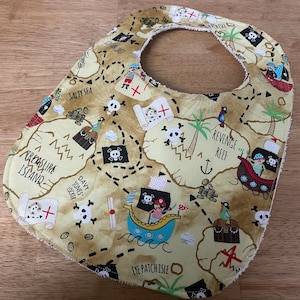 Piratas - Babero para bebés o niños pequeños - Tela de rizo - Broches ajustables