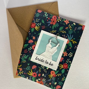 Carte de douche nuptiale florale Polaroid été faite main (intérieur vierge) - Bleu marine