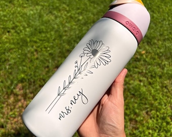 Personalized Birth Flower Owala 32oz Freesip Water Bottle Gift for Birthday Anniversary Friend Travel Tumbler Custom Laser Engraved Bottle