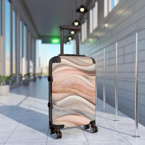 Stylish Travel Suitcase: Customizable Polycarbonate Front