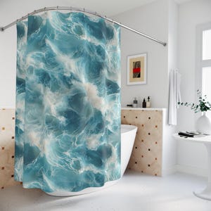 Tenda da doccia con onde oceaniche: arredo bagno in poliestere blu costiero