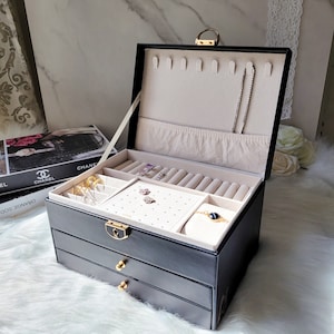 Portagioielli personalizzato con nome in pelle vegana Portagioielli grande Organizzatore di gioielli per donne e ragazze Regalo personalizzato