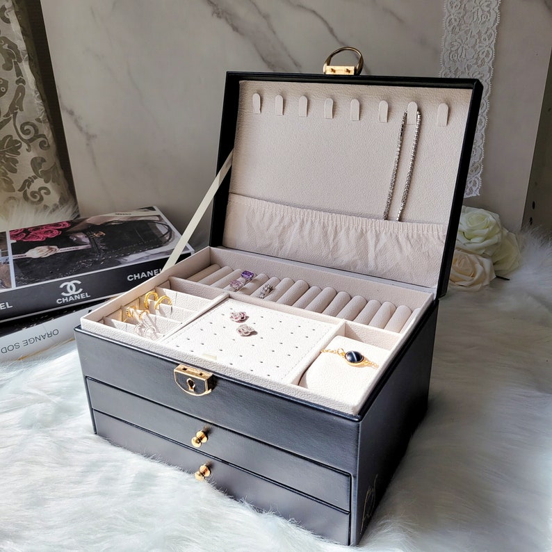 Boîte à bijoux personnalisé avec prénom en Cuir Végan Coffret à bijoux Grand Organisateur de bijoux pour femme et fille Cadeau personnalisé image 1