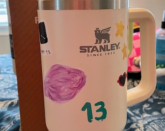 Vaso Stanley pintado inspirado en una cantante de pop