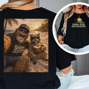 Op de afbeelding: Een set van drie keramische mokken met een gespikkelde, matte afwerking. De mokken zijn in de tinten crème, lichtgrijs en donkergrijs. Elke mok heeft een eenvoudig, minimalistisch ontwerp, ideaal voor koffie of thee.