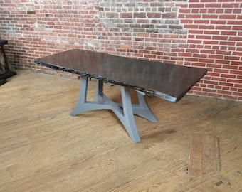 Table en dalle de bois personnalisée, grande salle de conférence naturelle faite main