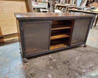 Table console, centre multimédia industriel personnalisé avec bois de récupération et acier