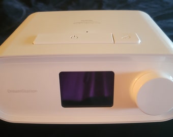 NEW DreamStation Auto CPAP Machine AND Humidifier Kit in the original boxes and never used!