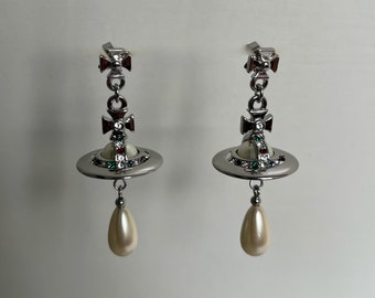 Vivienne Westwood silver dangling pearl earring