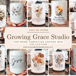 Puede incluir: Un collage de tazas de caf&eacute; de cer&aacute;mica blanca con varios dise&ntilde;os y citas de tem&aacute;tica cristiana. Las tazas presentan patrones florales, mensajes inspiradores y vers&iacute;culos b&iacute;blicos. El texto en las tazas incluye "&Eacute;l hace belleza de las cenizas", "Este es el d&iacute;a que el Se&ntilde;or ha hecho", "Gracia sobre gracia", "Jes&uacute;s", "Estate quieto y sabe que yo soy Dios", y "&Eacute;l es capaz".