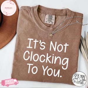 It&#39;s Not Clocking To You Shirt, Viral Trendy T-shirt, Viral Meme Quote Shirt, Baddie Aesthetic Shirt, Viral Funny Meme Tee Comfort Colors®