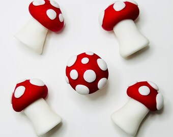 6x Edible fondant icing Toadstool mushroom cake cupcake toppers fairy party