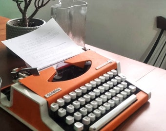 Olympia Traveller de Luxe Typewriter Orange White, Midcentury 70s