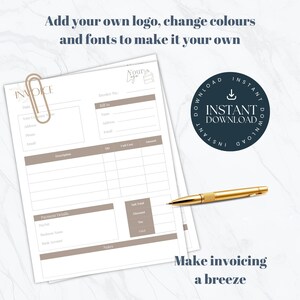 Può includere: Un modello di fattura stampabile con uno schema di colori marrone e bianco. Il modello include campi per la data, il numero di fattura, il destinatario, la descrizione, la quantità, il costo unitario, l'importo, i dettagli di pagamento, le note, il totale parziale, lo sconto, l'IVA e il totale. Il modello include anche un segnaposto per un logo e uno spazio per il nome dell'azienda.