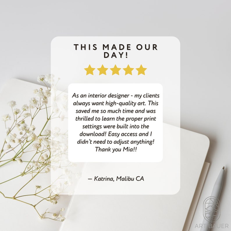 Puede incluir: Una rese&ntilde;a de cinco estrellas para un producto digital. La rese&ntilde;a dice "This made our day!" e incluye un testimonio de una dise&ntilde;adora de interiores que dice: "Como dise&ntilde;adora de interiores, mis clientes siempre quieren arte de alta calidad. Esto me ahorr&oacute; mucho tiempo y me emocion&oacute; saber que la configuraci&oacute;n de impresi&oacute;n adecuada estaba integrada en la descarga. &iexcl;Acceso f&aacute;cil y no tuve que ajustar nada! &iexcl;Gracias Mia!!" - Katrina, Malibu CA