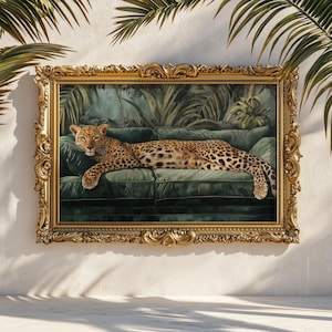 Leopard på smaragdgrön sammetssoffa konsttryck: Tropisk palmdekor