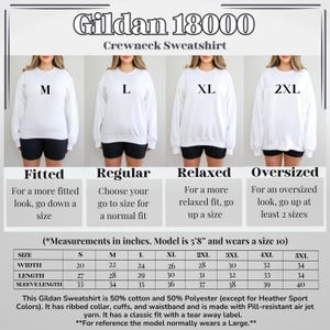 Puede incluir: Una tabla de tallas para sudaderas con cuello redondo Gildan 18000, que muestra cinco tallas diferentes: S, M, L, XL y 2XL. La tabla incluye medidas en pulgadas para el ancho, la longitud y la longitud de la manga. La tabla tambi&eacute;n incluye descripciones del ajuste para cada talla: ajustado, regular, holgado y de gran tama&ntilde;o.