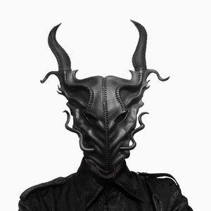 Handgjord läderdrakmask, drakecosplay, japansk drake, mytologisk varelse, djävulsmask, teater, lajv, brinnande man, yokai