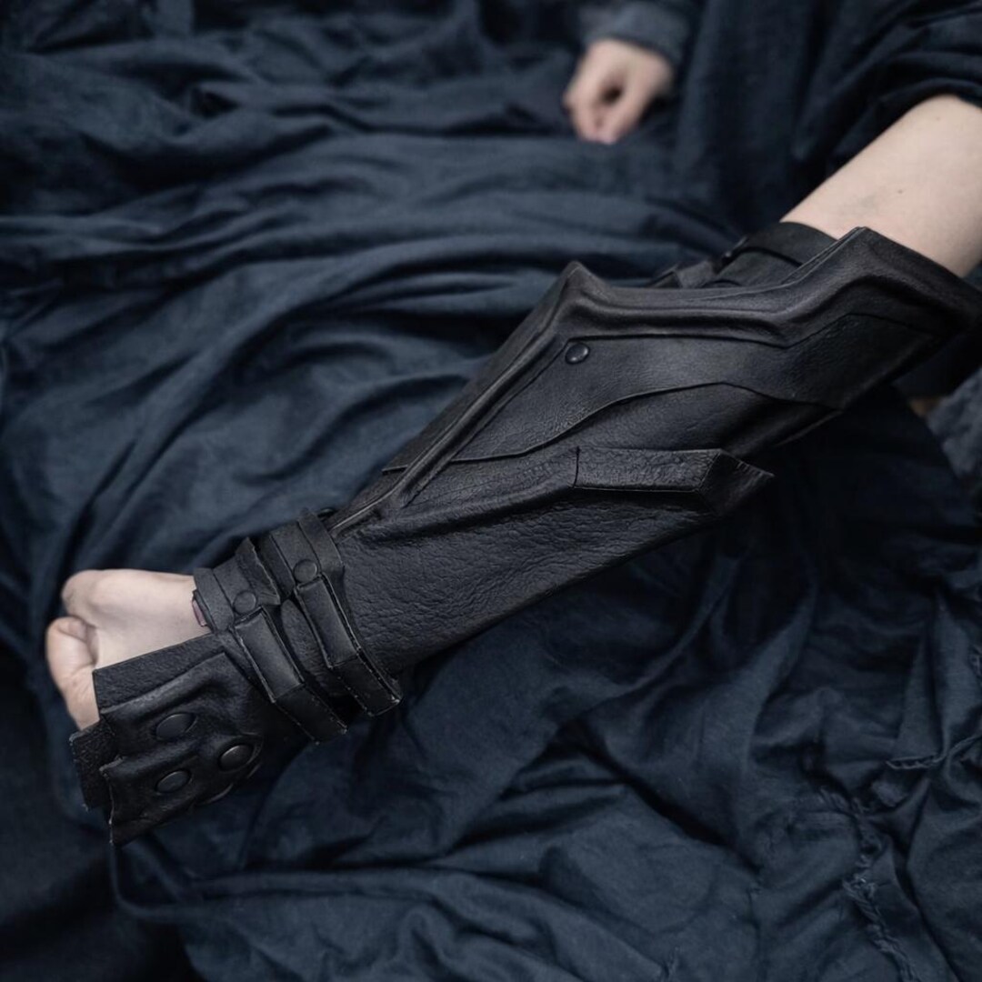 Handcrafted Fantasy Leather Bracer Arm Guard, LARP Armor, Dnd Cosplay ...