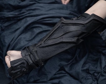 Handcrafted Fantasy Leather Bracer Arm Guard, LARP Armor, DnD Cosplay Gauntlet, Medieval Costume, RPG Gear, Post Apocalyptic Gothic Armor,