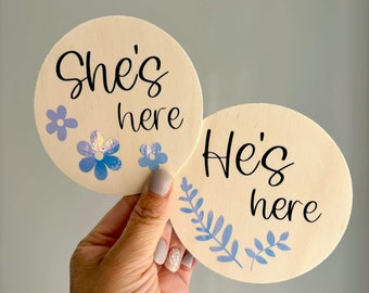 Baby announcement discs - she’s here/he’s here