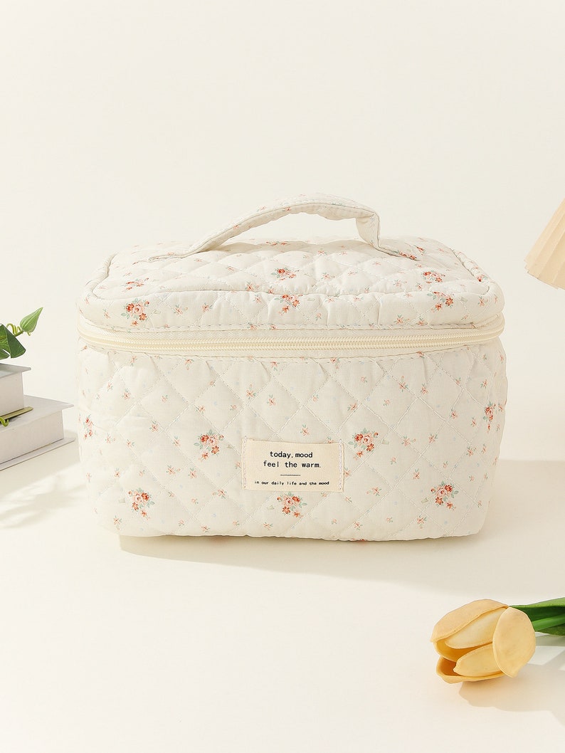 Retro rode witte margriet bloemen gewatteerde handgreep grote make-up tas, cosmetische tas, make-up tas met grote capaciteit, gepersonaliseerde borduurwerk make-up tas afbeelding 2