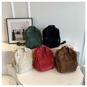 Klassischer minimalistischer reiner Farbmuster-Cord-Rucksack, Rucksack mit großer Kapazität, Essentials-Rucksack, personalisierter Stickerei-Rucksack