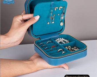 Custom Name Leather Travel Jewelry Box – Engraved Jewelry Organizer for Women
