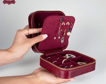 Individuell gestaltete Reise-Schmuckbox aus Leder – Gravierte Schmuckaufbewahrung mit Namen – Schmuckkästchen mit Monogramm