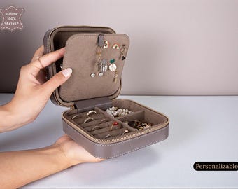 Personalisierte Schmuckschatulle aus Leder – Individuell gestalteter Reise-Schmuckorganizer mit Namen – Schmuckaufbewahrung mit Monogramm