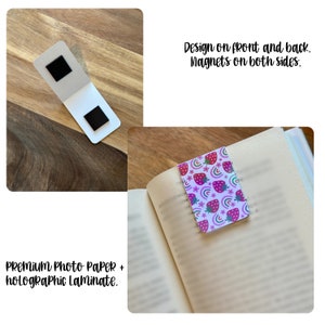 Puede incluir: Un marcap&aacute;ginas con un acabado laminado hologr&aacute;fico que presenta un patr&oacute;n rosa y blanco de fresas y arco&iacute;ris. El marcap&aacute;ginas tiene imanes en ambos lados y est&aacute; dise&ntilde;ado para ser utilizado por ambos lados.