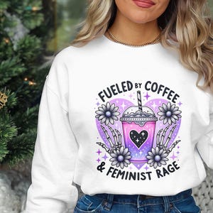 Gevoed door koffie en feministische woede png, skeletfeministische png, skelet esthetische feministische png, sublimatiefeminisme png, DTF/ DTG Design